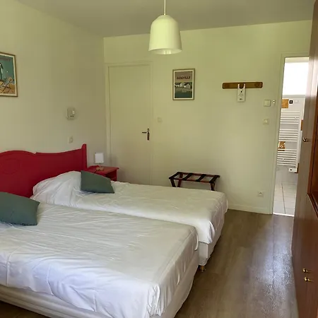 Logis Hotel La Demeure Du Perron Quettehou Room photo