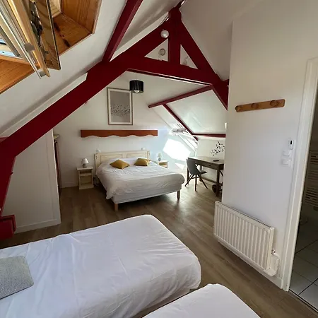Logis Hotel La Demeure Du Perron Quettehou Room photo